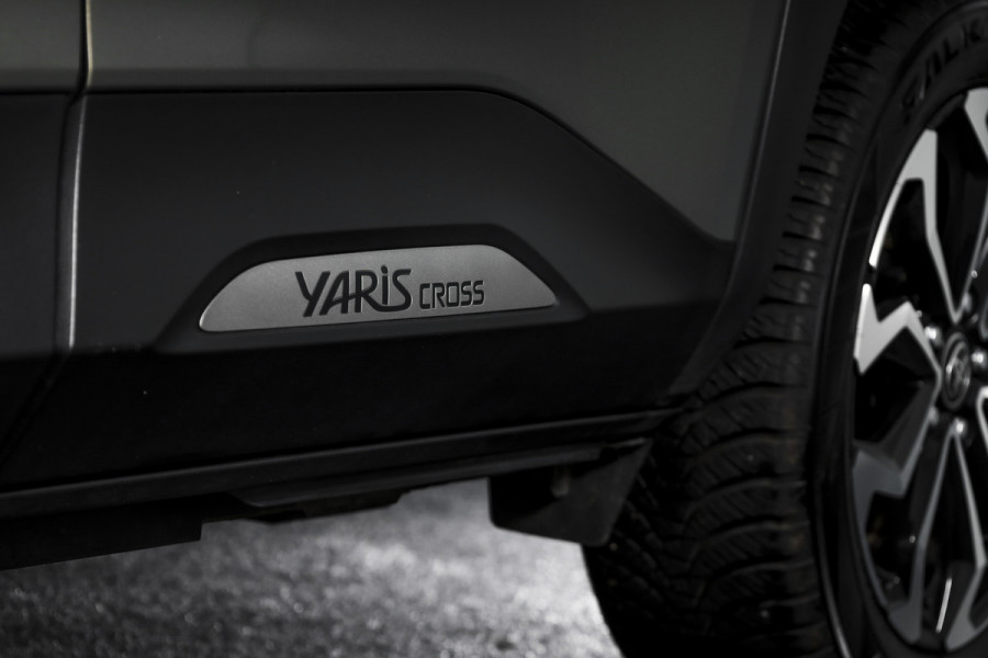 Toyota Yaris Cross 1.5 Hybrid Dynamic | Winterpakket | Trekhaak | Dig. Cockpit | Adapt. Cruise | PDC | Camera | NAV + App. Connect | ECC | DAB | LM 17" |