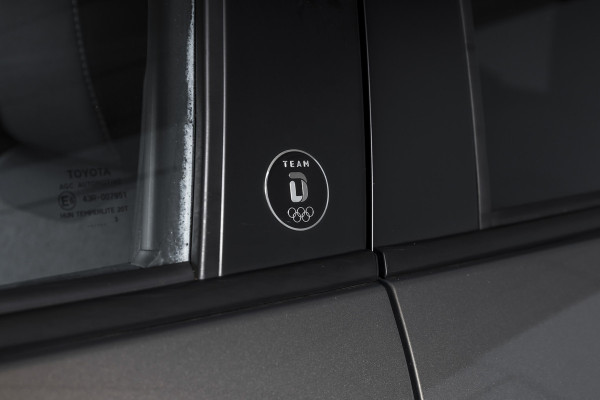 Toyota Yaris Cross 1.5 Hybrid Dynamic | Winterpakket | Trekhaak | Dig. Cockpit | Adapt. Cruise | PDC | Camera | NAV + App. Connect | ECC | DAB | LM 17" |