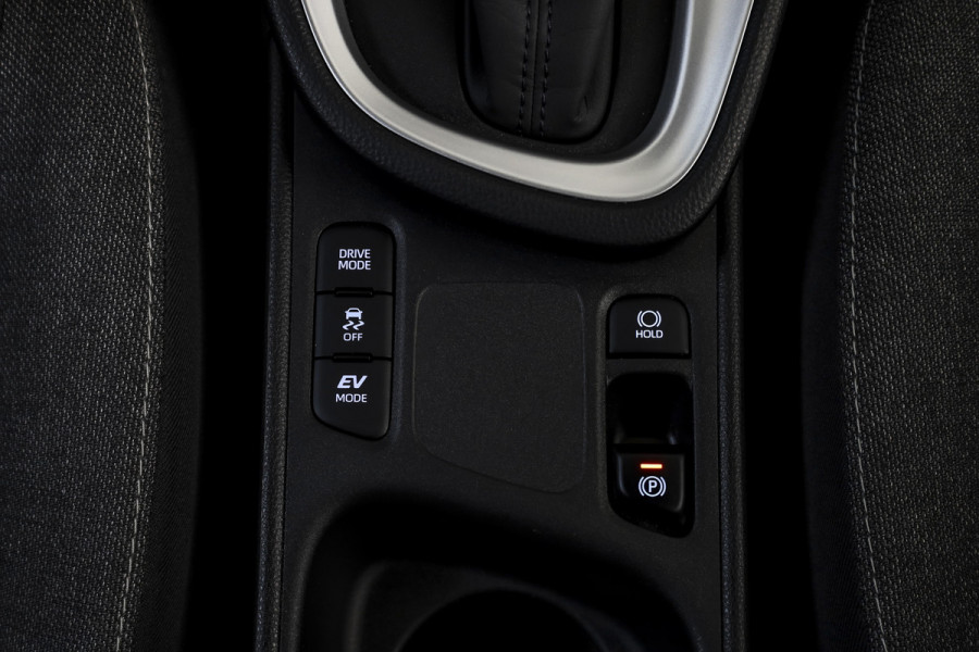 Toyota Yaris Cross 1.5 Hybrid Dynamic | Winterpakket | Trekhaak | Dig. Cockpit | Adapt. Cruise | PDC | Camera | NAV + App. Connect | ECC | DAB | LM 17" |