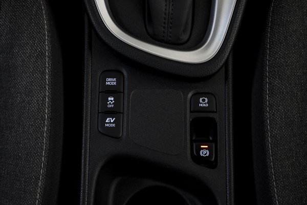 Toyota Yaris Cross 1.5 Hybrid Dynamic | Winterpakket | Trekhaak | Dig. Cockpit | Adapt. Cruise | PDC | Camera | NAV + App. Connect | ECC | DAB | LM 17" |