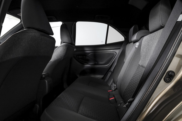 Toyota Yaris Cross 1.5 Hybrid Dynamic | Winterpakket | Trekhaak | Dig. Cockpit | Adapt. Cruise | PDC | Camera | NAV + App. Connect | ECC | DAB | LM 17" |