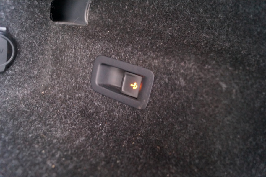 Škoda ENYAQ iV 80 First Edition High -PANO-LEER-LED-TREKHAAK-