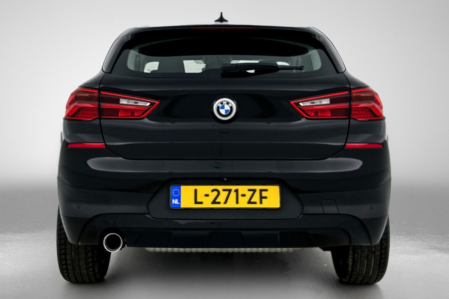 BMW X2 SDrive18i Executive(Dealer OnderH, Navi, StoelV, Camera, Parkeersensoren, Climate Con, Etc)