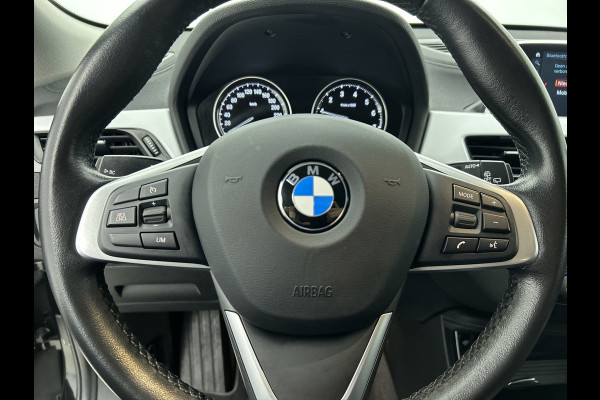 BMW X2 SDrive18i Executive(Dealer OnderH, Navi, StoelV, Camera, Parkeersensoren, Climate Con, Etc)