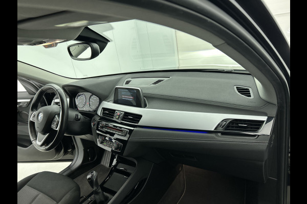 BMW X2 SDrive18i Executive(Dealer OnderH, Navi, StoelV, Camera, Parkeersensoren, Climate Con, Etc)