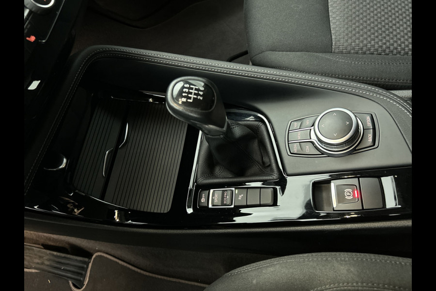 BMW X2 SDrive18i Executive(Dealer OnderH, Navi, StoelV, Camera, Parkeersensoren, Climate Con, Etc)