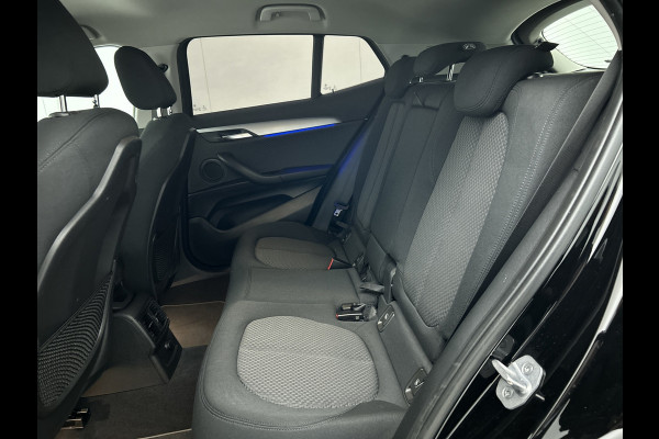 BMW X2 SDrive18i Executive(Dealer OnderH, Navi, StoelV, Camera, Parkeersensoren, Climate Con, Etc)