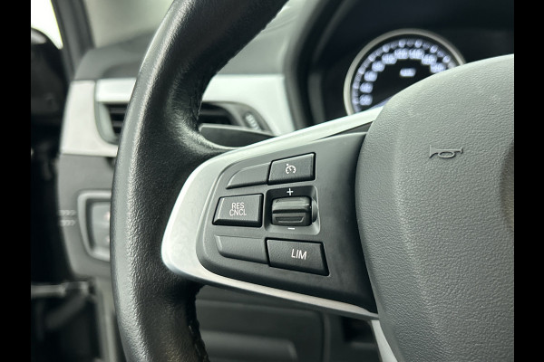 BMW X2 SDrive18i Executive(Dealer OnderH, Navi, StoelV, Camera, Parkeersensoren, Climate Con, Etc)