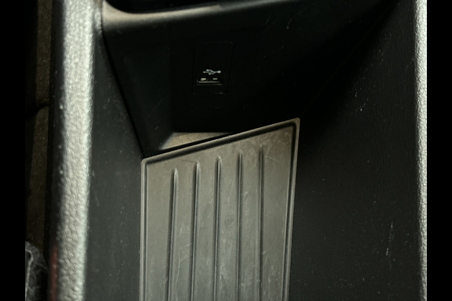 BMW X2 SDrive18i Executive(Dealer OnderH, Navi, StoelV, Camera, Parkeersensoren, Climate Con, Etc)