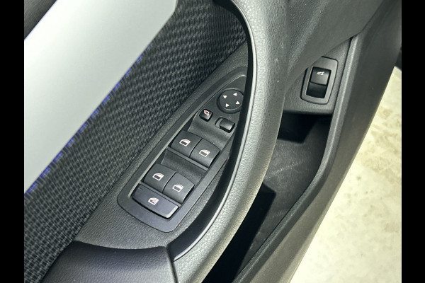 BMW X2 SDrive18i Executive(Dealer OnderH, Navi, StoelV, Camera, Parkeersensoren, Climate Con, Etc)