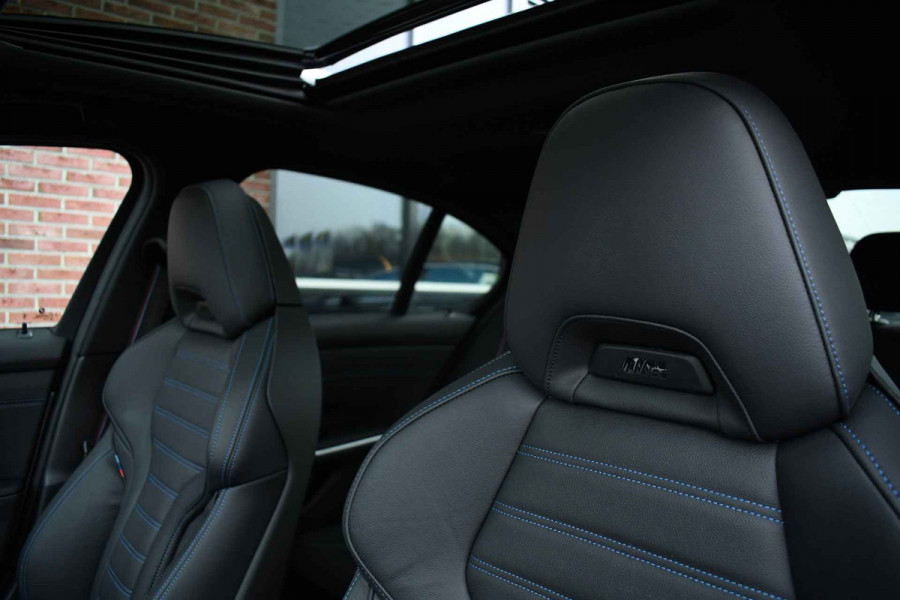 BMW 3 Serie Touring 330e xDrive M-Sport Pro Pano M-zetels ACC HUD 19inch El-klep