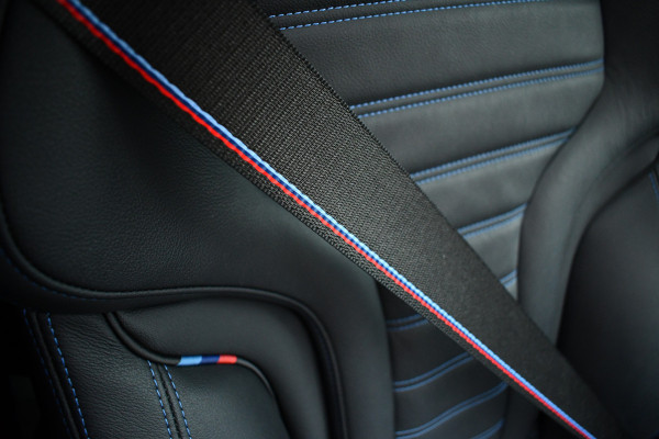 BMW 3 Serie Touring 330e xDrive M-Sport Pro Pano M-zetels ACC HUD 19inch El-klep