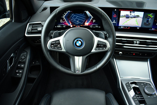 BMW 3 Serie Touring 330e xDrive M-Sport Pro Pano M-zetels ACC HUD 19inch El-klep