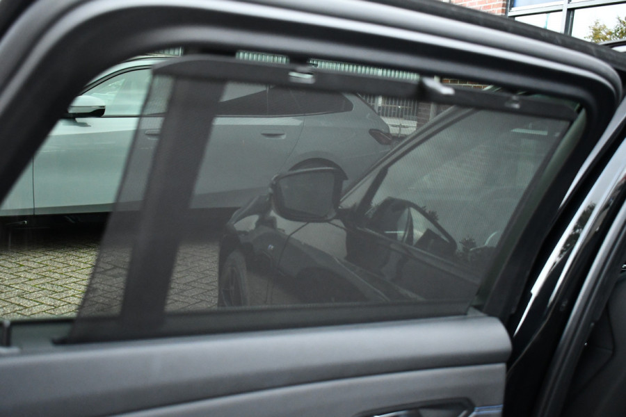 BMW 3 Serie Touring 330e xDrive M-Sport Pro Pano M-zetels ACC HUD 19inch El-klep