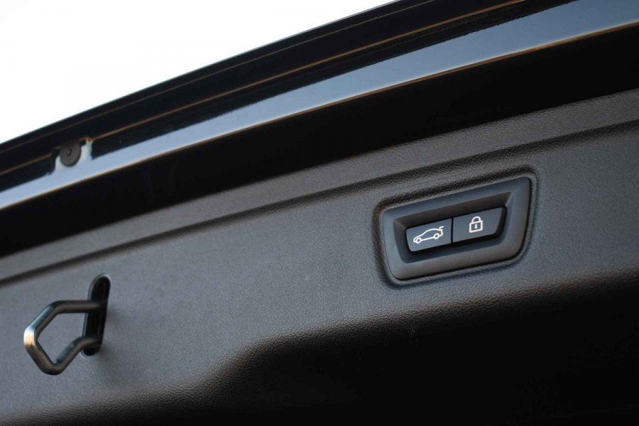 BMW 3 Serie Touring 330e xDrive M-Sport Pro Pano M-zetels ACC HUD 19inch El-klep