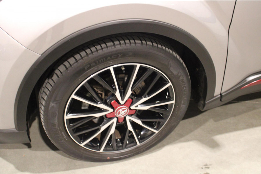 Toyota C-HR 1.8 Hybrid Dynamic Camera/Navigatie/Prijs is rijklaar incl 12 maanden bovag