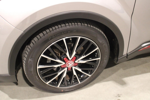 Toyota C-HR 1.8 Hybrid Dynamic Camera/Navigatie/Prijs is rijklaar incl 12 maanden bovag