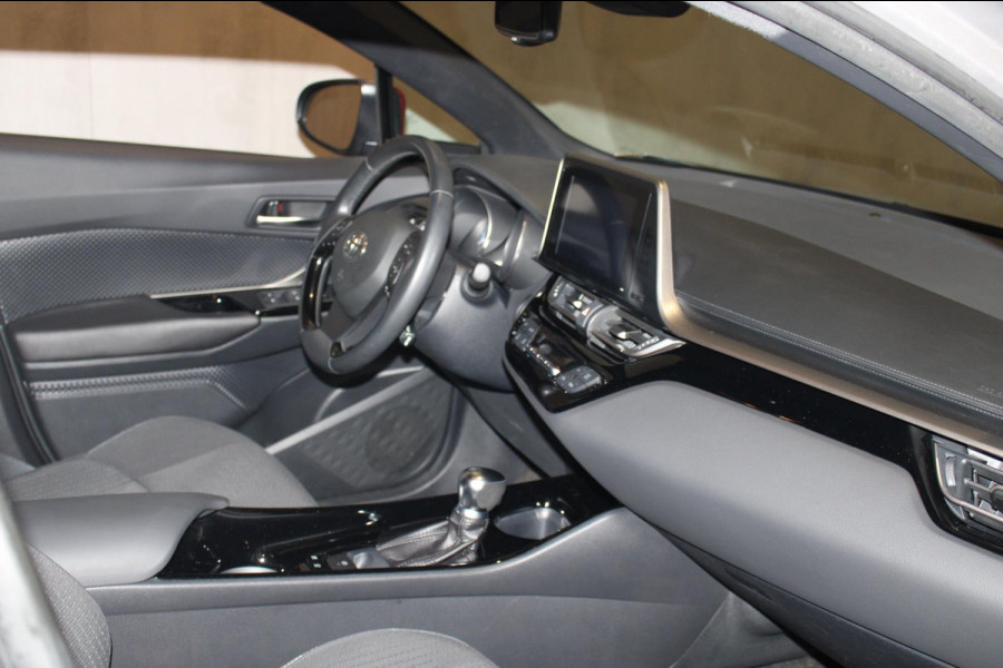 Toyota C-HR 1.8 Hybrid Dynamic Camera/Navigatie/Prijs is rijklaar incl 12 maanden bovag