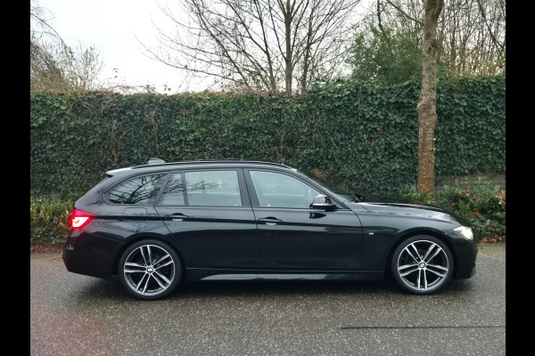 BMW 3 Serie Touring M Sport Panorama Apple CarPlay Camera Trekhaak volle Optieslijst NAP 6WB Shadow Executive Edition NAP Nbt Evo