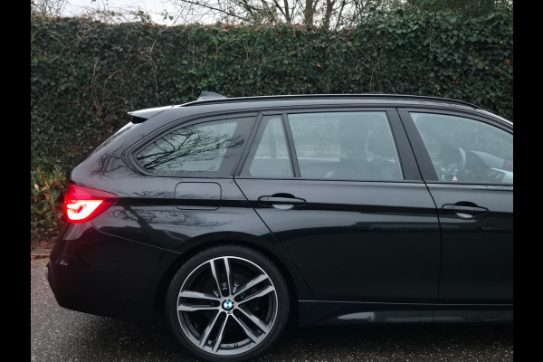 BMW 3 Serie Touring M Sport Panorama Apple CarPlay Camera Trekhaak volle Optieslijst NAP 6WB Shadow Executive Edition NAP Nbt Evo
