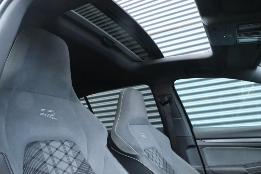 Volkswagen Golf 1.5 eTSI R-Line | 3X R-Line | PANO | IQ.Light | VOL!