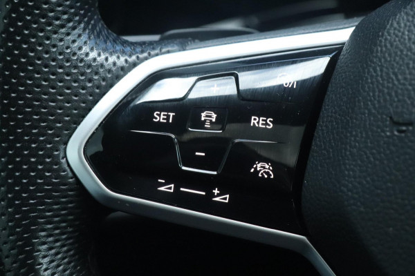 Volkswagen Golf 2.0 TSI GTI | PANO - HUD - IQ.LIGHT - HARMAN KARDON - VOL!