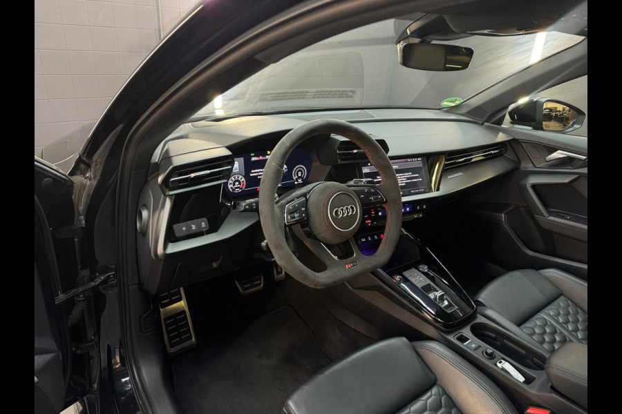 Audi RS3 Limousine 2.5 TFSI quattro Pano|B&O|HuD|Alcantara