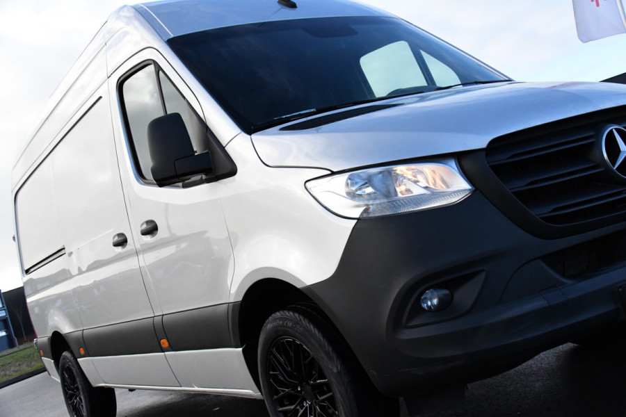 Mercedes-Benz Sprinter 317 1.9 CDI L2H2 RWD PB Edition Camera, Cruise, Carplay, 10,5'' Mbux, 3500kg Trekhaak, Stoelverwarming, 170pk, Automaat, Uniek!