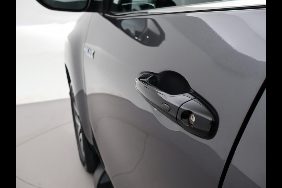 Toyota Hilux 2.4 D-4D AUT. 4X4 DOUBLE CAB EXECUTIVE ORIG. NL *41.151 KM* + ADAPTIVE CRUISE | CAMERA | STOELVERW. | NAVIGATIE