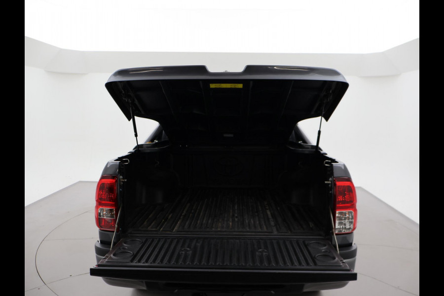 Toyota Hilux 2.4 D-4D AUT. 4X4 DOUBLE CAB EXECUTIVE ORIG. NL *41.151 KM* + ADAPTIVE CRUISE | CAMERA | STOELVERW. | NAVIGATIE