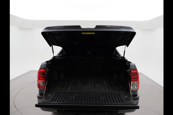 Toyota Hilux 2.4 D-4D AUT. 4X4 DOUBLE CAB EXECUTIVE ORIG. NL *41.151 KM* + ADAPTIVE CRUISE | CAMERA | STOELVERW. | NAVIGATIE