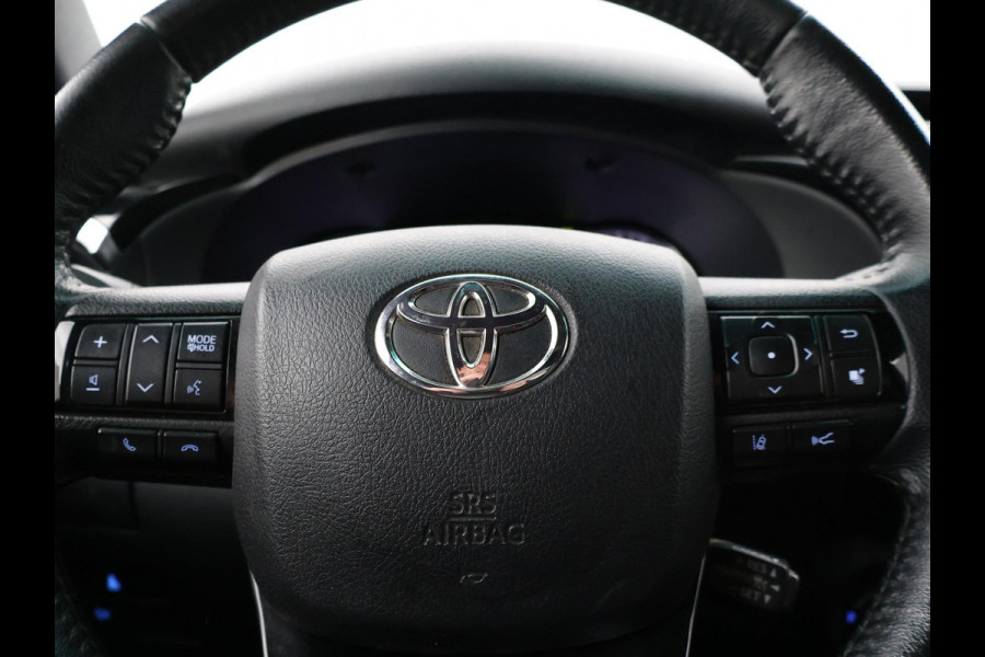 Toyota Hilux 2.4 D-4D AUT. 4X4 DOUBLE CAB EXECUTIVE ORIG. NL *41.151 KM* + ADAPTIVE CRUISE | CAMERA | STOELVERW. | NAVIGATIE