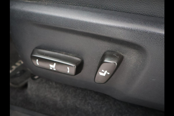 Toyota Hilux 2.4 D-4D AUT. 4X4 DOUBLE CAB EXECUTIVE ORIG. NL *41.151 KM* + ADAPTIVE CRUISE | CAMERA | STOELVERW. | NAVIGATIE