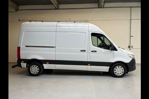 Mercedes-Benz Sprinter Automaat 211 2.2 CDI L2H2 3Persoons, Imperiaal + Trap, Kast, M-BUX, Trekhaak, RIJKLAARPRIJS! NETTE BUS!