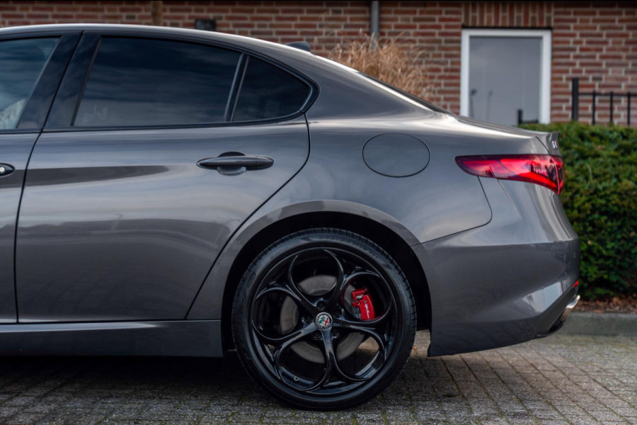 Alfa Romeo Giulia 2.0 T 280pk AWD Veloce Adaptive Camera Leder Stoel/Stuurverw. 19''