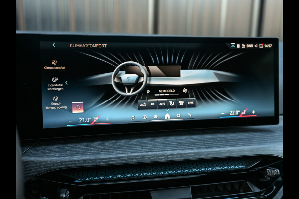 BMW 3 Serie Touring 330e xDrive · M sport · Accu 19,5kWh · Trekhaak · Panoramadak · Active Cruise · Panoramadak · Camera · Ambiance interieu