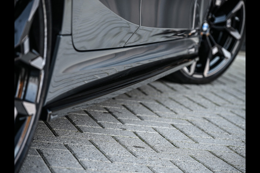 BMW 3 Serie Touring 330e xDrive · M sport · Accu 19,5kWh · Trekhaak · Panoramadak · Active Cruise · Panoramadak · Camera · Ambiance interieu