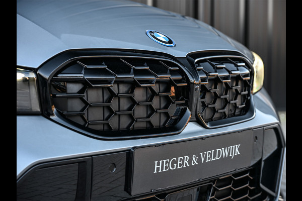 BMW 3 Serie Touring 330e xDrive · M sport · Accu 19,5kWh · Trekhaak · Panoramadak · Active Cruise · Panoramadak · Camera · Ambiance interieu