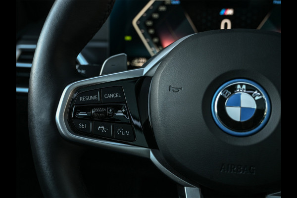 BMW 3 Serie Touring 330e xDrive · M sport · Accu 19,5kWh · Trekhaak · Panoramadak · Active Cruise · Panoramadak · Camera · Ambiance interieu