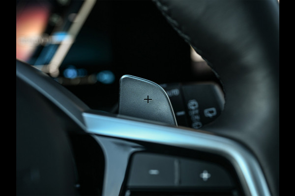 BMW 3 Serie Touring 330e xDrive · M sport · Accu 19,5kWh · Trekhaak · Panoramadak · Active Cruise · Panoramadak · Camera · Ambiance interieu