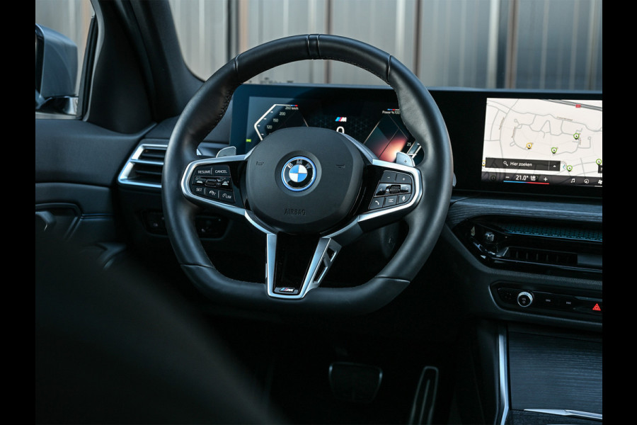 BMW 3 Serie Touring 330e xDrive · M sport · Accu 19,5kWh · Trekhaak · Panoramadak · Active Cruise · Panoramadak · Camera · Ambiance interieu