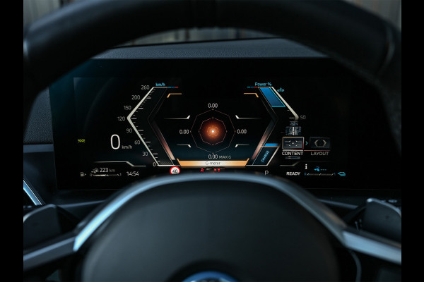 BMW 3 Serie Touring 330e xDrive · M sport · Accu 19,5kWh · Trekhaak · Panoramadak · Active Cruise · Panoramadak · Camera · Ambiance interieu