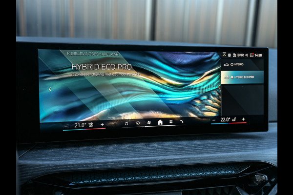 BMW 3 Serie Touring 330e xDrive · M sport · Accu 19,5kWh · Trekhaak · Panoramadak · Active Cruise · Panoramadak · Camera · Ambiance interieu