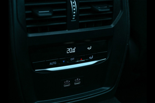 BMW 3 Serie Touring 330e xDrive · M sport · Accu 19,5kWh · Trekhaak · Panoramadak · Active Cruise · Panoramadak · Camera · Ambiance interieu