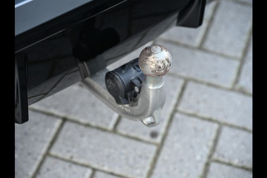 BMW 3 Serie Touring 330e xDrive · M sport · Accu 19,5kWh · Trekhaak · Panoramadak · Active Cruise · Panoramadak · Camera · Ambiance interieu