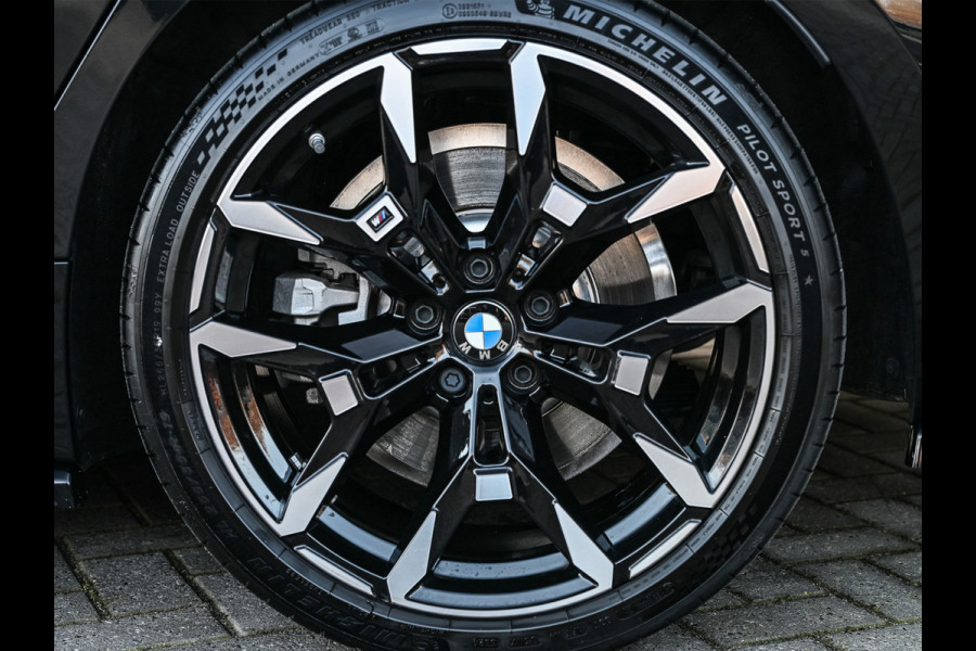 BMW 3 Serie Touring 330e xDrive · M sport · Accu 19,5kWh · Trekhaak · Panoramadak · Active Cruise · Camera · Ambiance interieur ·