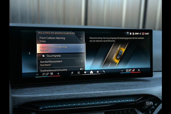 BMW 3 Serie Touring 330e xDrive · M sport · Accu 19,5kWh · Trekhaak · Panoramadak · Active Cruise · Camera · Ambiance interieur ·