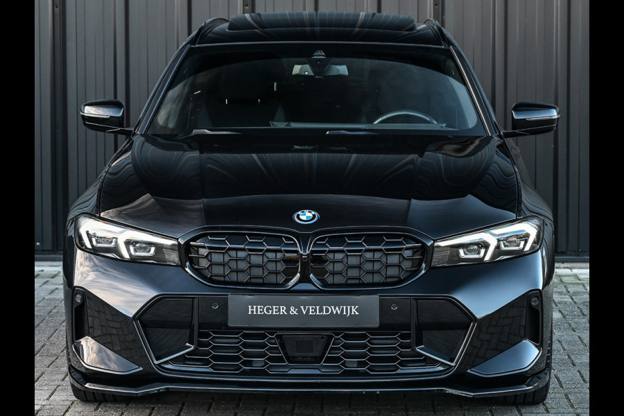 BMW 3 Serie Touring 330e xDrive · M sport · Accu 19,5kWh · Trekhaak · Panoramadak · Active Cruise · Camera · Ambiance interieur ·