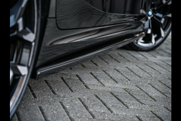 BMW 3 Serie Touring 330e xDrive · M sport · Accu 19,5kWh · Trekhaak · Panoramadak · Active Cruise · Camera · Ambiance interieur ·