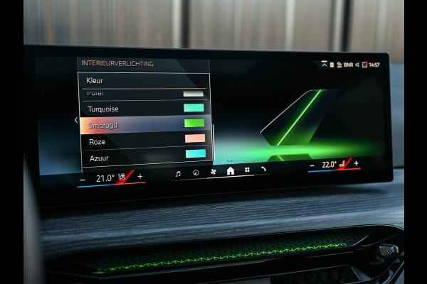 BMW 3 Serie Touring 330e xDrive · M sport · Accu 19,5kWh · Trekhaak · Panoramadak · Active Cruise · Camera · Ambiance interieur ·